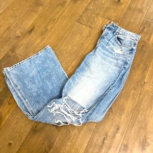 American Eagle Low Rise Baggy Flare Jeans. Size 2 Regular